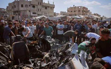 مقتل شخصين بقصف إسرائيلي وسط قطاع غزة