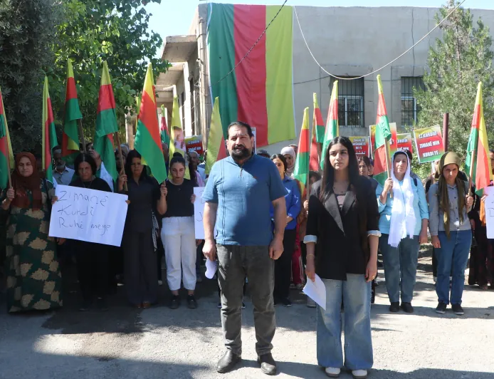 PYD يؤكد أن تقليص تدريس الكردية تهميش لحق أبناء الشعب الكردي في تعلم لغتهم الأم