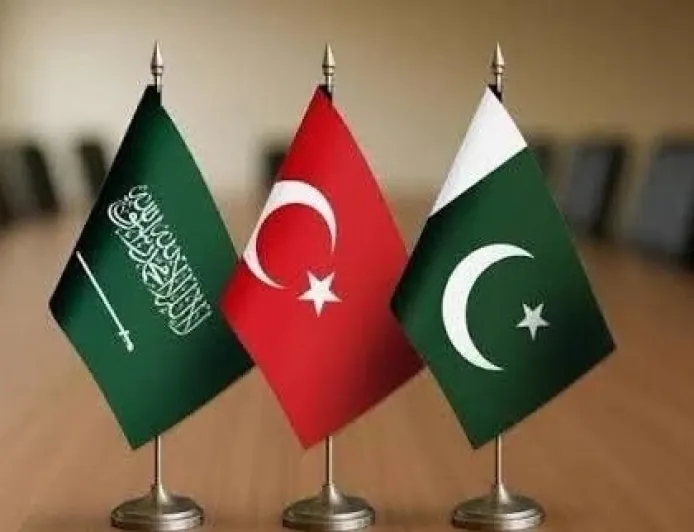 حلف "مكة" يفعّل الدفاع المشترك ويقرر نشر قوات في السعودية