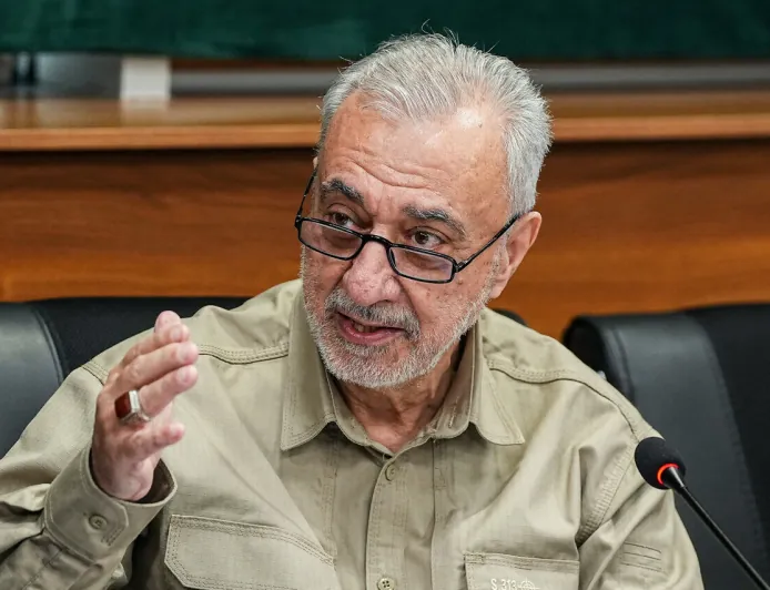 البرلمان الإيراني يمنح الثقة لمهرداد أخلاقي وزيراً للدفاع