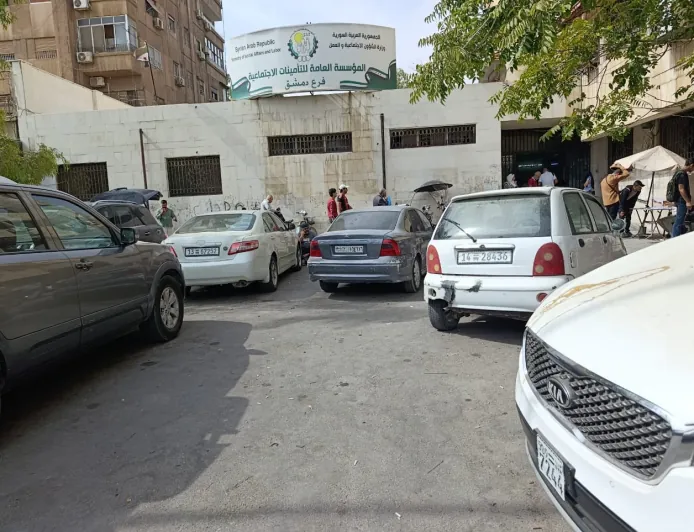 تحديات إدارية ومعيشية تضع مستقبل الخبرات الحكومية في سوريا على المحك