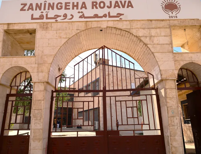 انتهاء فترة التسجيل.. خمسة آلاف طالب وطالبة يتقدمون للمفاضلة في جامعة روج آفا 