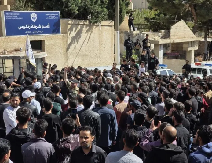 مظاهرات في سوريا ترفض التحركات الإسرائيلية وتطالب بكشف ملابسات أحداث أمنية