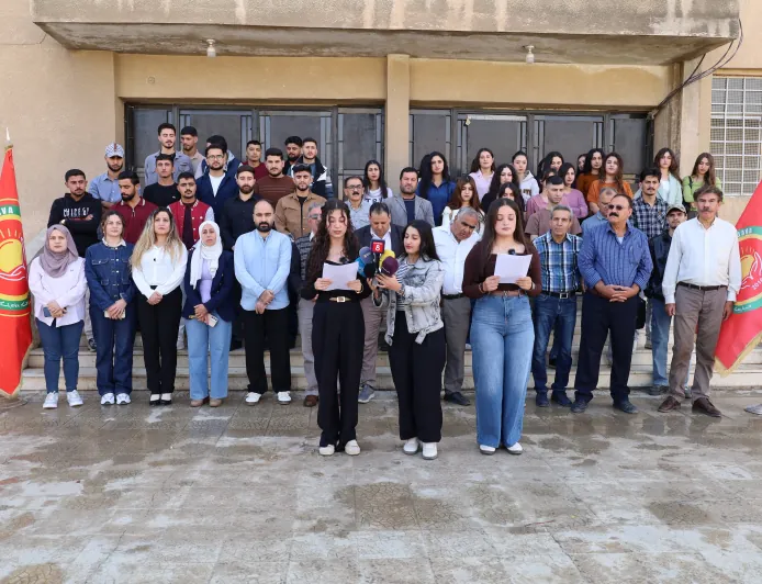 طلاب جامعة روج آفا يطالبون بضمان استقلال الجامعة أكاديمياً وإدارياً