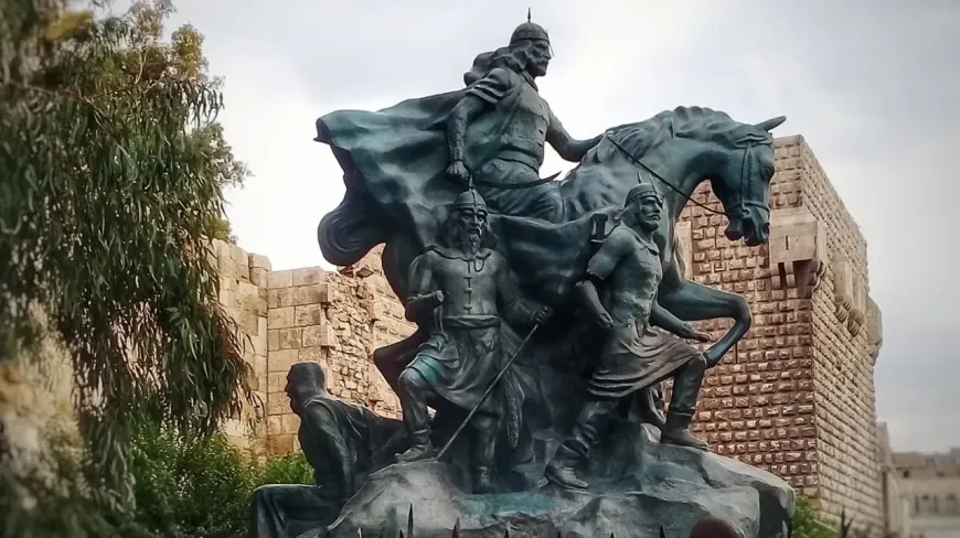 نقل تمثال صلاح الدين الأيوبي إلى موقع آخر