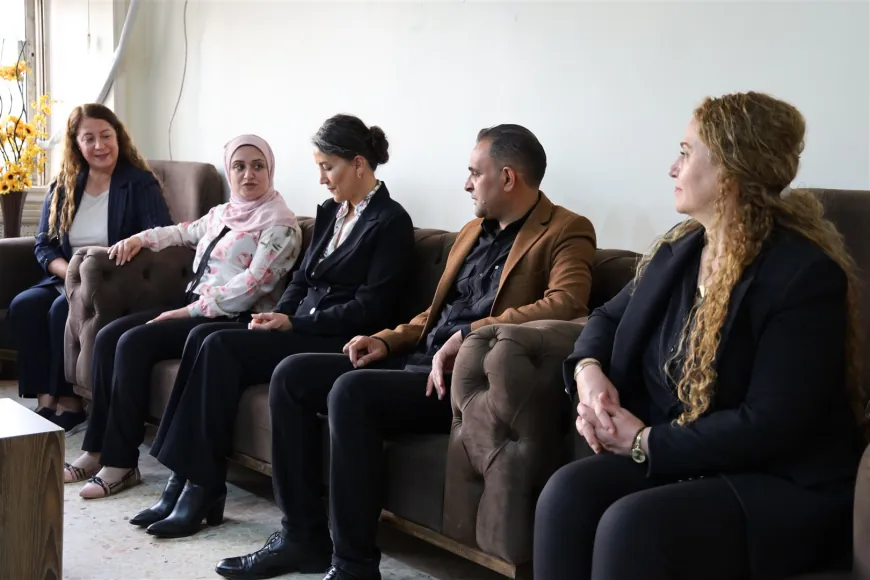 وفد باكور كردستان يزور مؤسسات في الحسكة ووحدات حماية المرأة