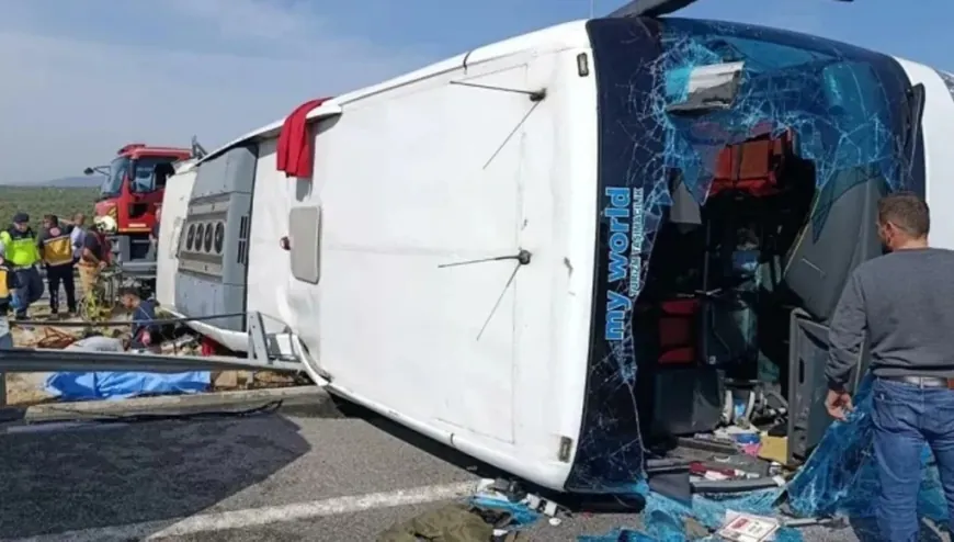 مقتل 11 شخصاً وإصابة 27 في اصطدام حافلة بشاحنة غرب تركيا