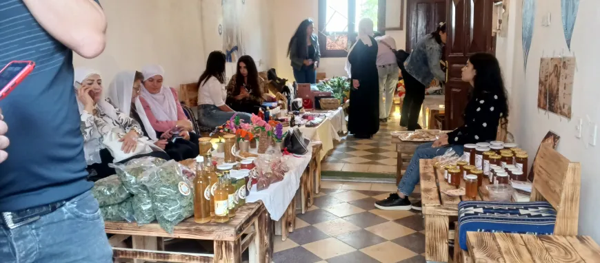 معرض للأعمال اليدوية والمأكولات الشعبية في السويداء دعماً للمرأة المُعيلة