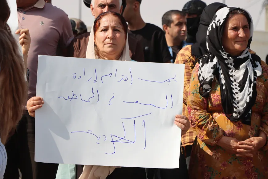 شباب قامشلو يحتجون على استقدام موظفين من خارج المنطقة إلى مطار قامشلو الدولي