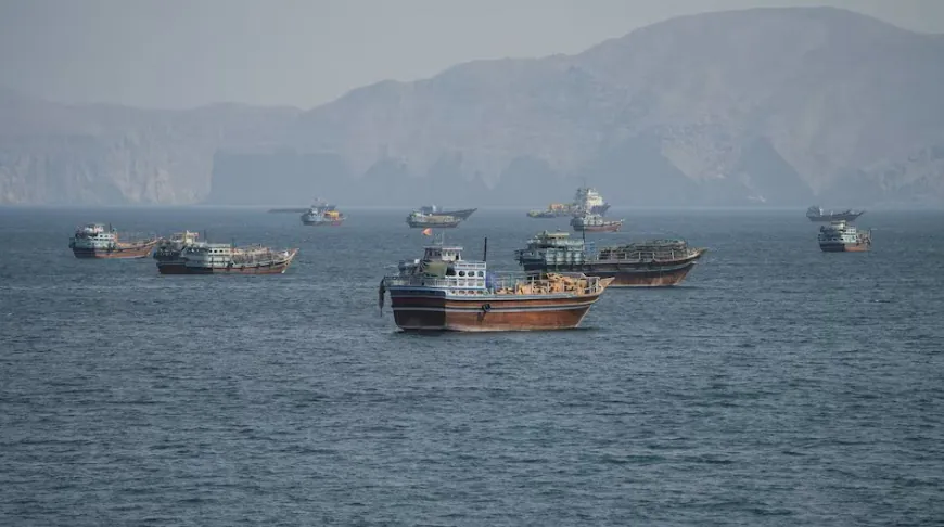 إيران والحوثيون يصعدون هجماتهم في مضيق هرمز للتأثير في الانتخابات الأميركية 