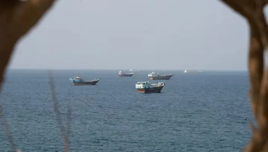 غرق سفينة حاويات قرب مضيق هرمز بعد إصابتها بمقذوف