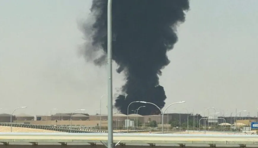 الحوثيون يعلنون استهداف مطار الملك خالد في الرياض بصاروخ باليستي