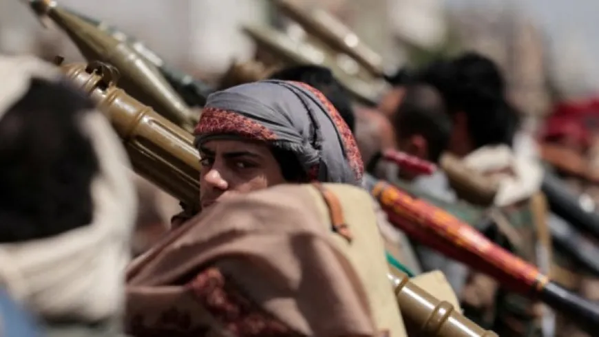 مقتل 18 على الأقل في هجوم للحوثيين على معسكر لقوات الحكومة المركزية