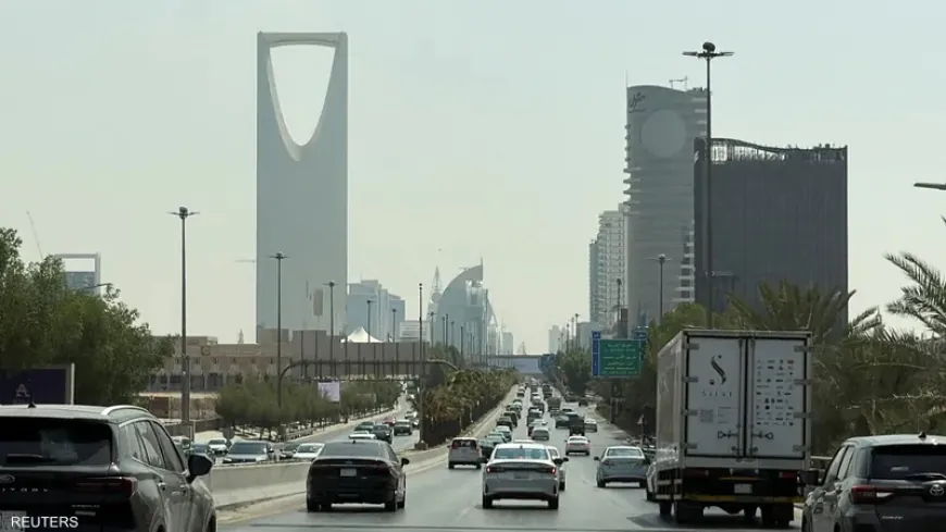 السعودية تعلن اعتراض صاروخ ومسيّرة فوق الرياض