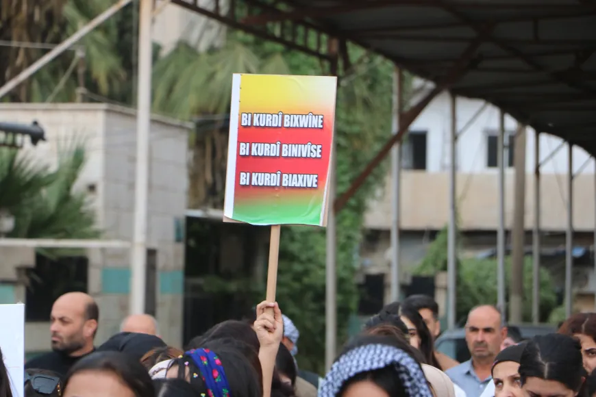 "يجب ضمان حقنا في التعليم باللغة الكردية دستورياً"