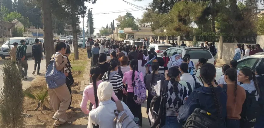 عبر مسيرة احتجاجية.. طلبة ديرك يطالبون بحقهم في التعليم باللغة الكردية
