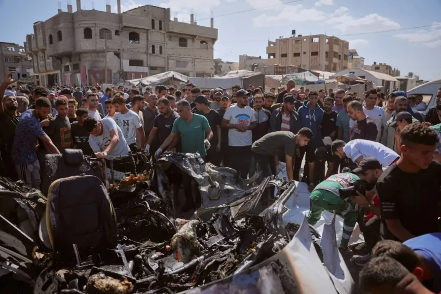 مقتل شخصين بقصف إسرائيلي وسط قطاع غزة