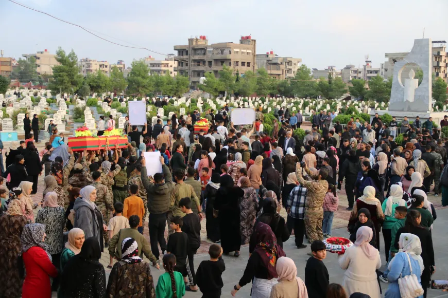 مراسم تشييع جثماني مقاتلين من لواء قامشلو