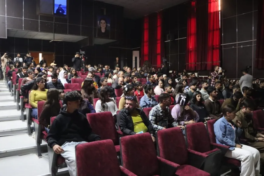 عرضان مسرحيان في اليوم الثاني من مهرجان "آرين جدائل السلام"