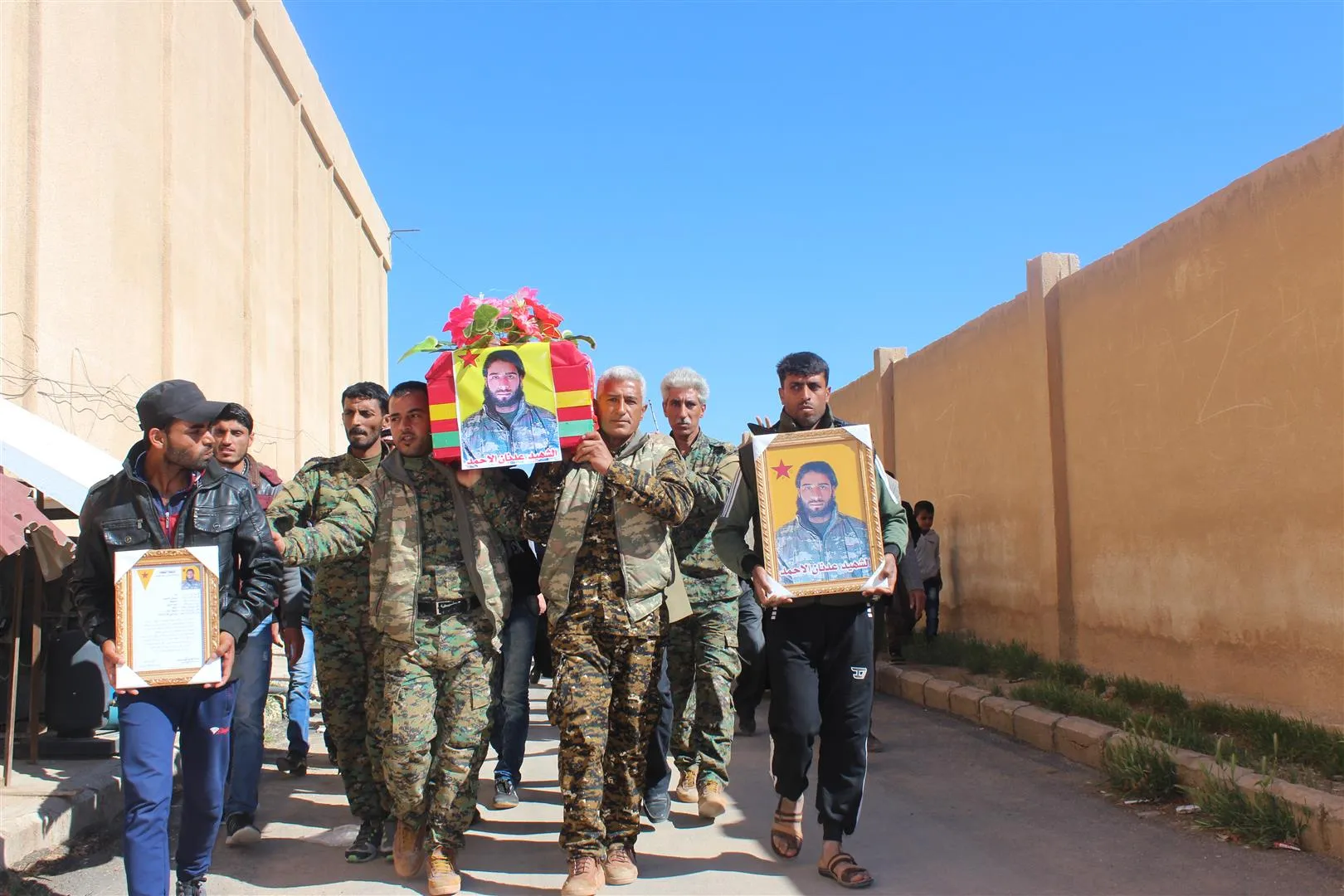 AL-Hasakah people bid farewell martyr Azad to al-Tabqa