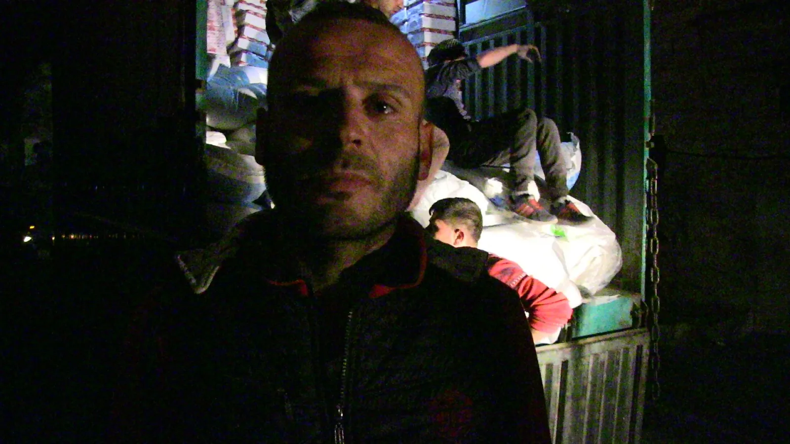 Aleppo residents send tons of aid to Afrin people.. campaign continues