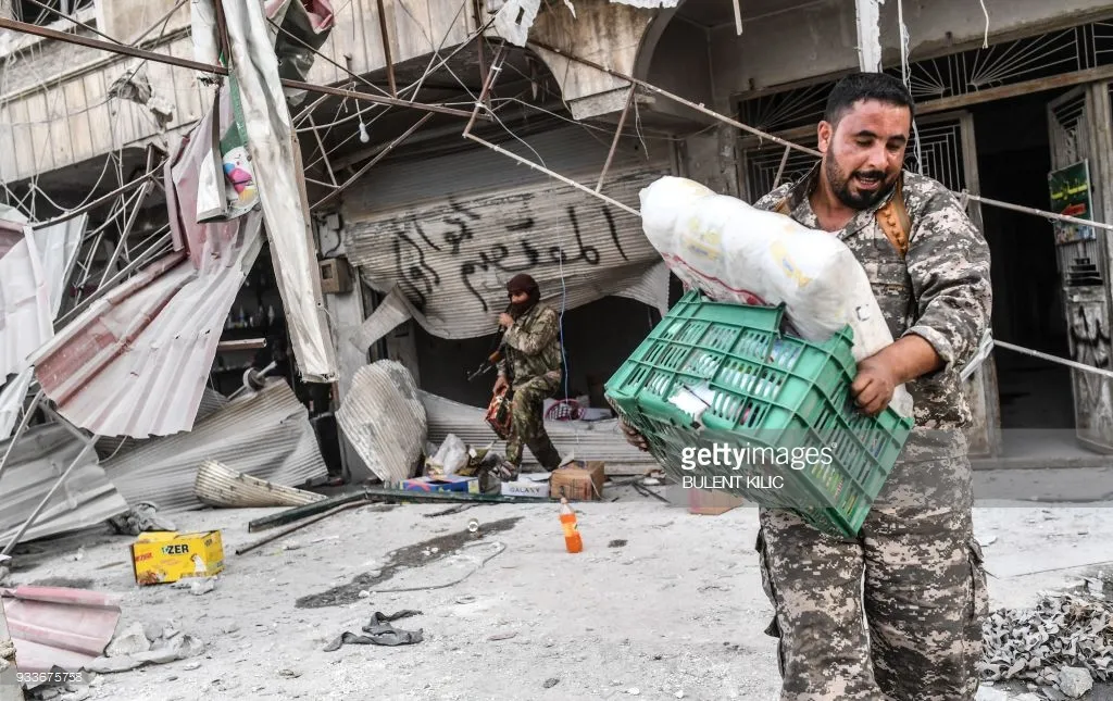 Civilains 's properties are looted in Afrin city
