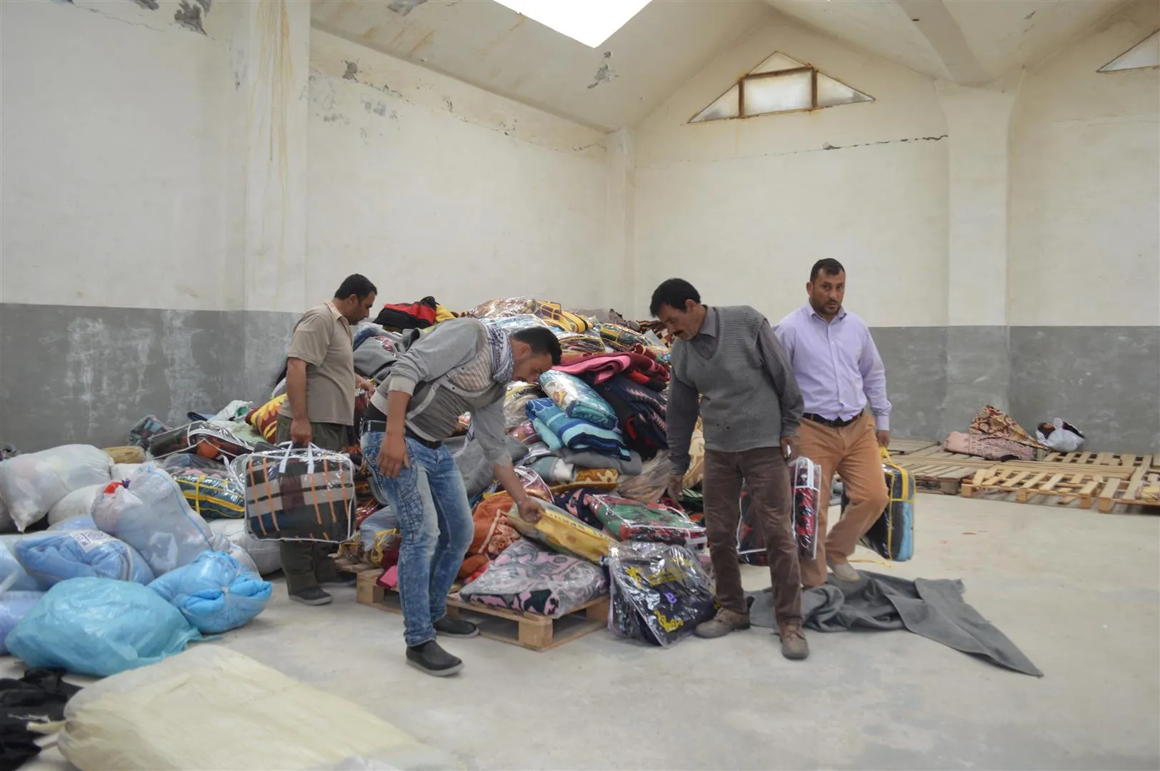 Residents of Girgê Legê, Dêrik donate for Afrin people