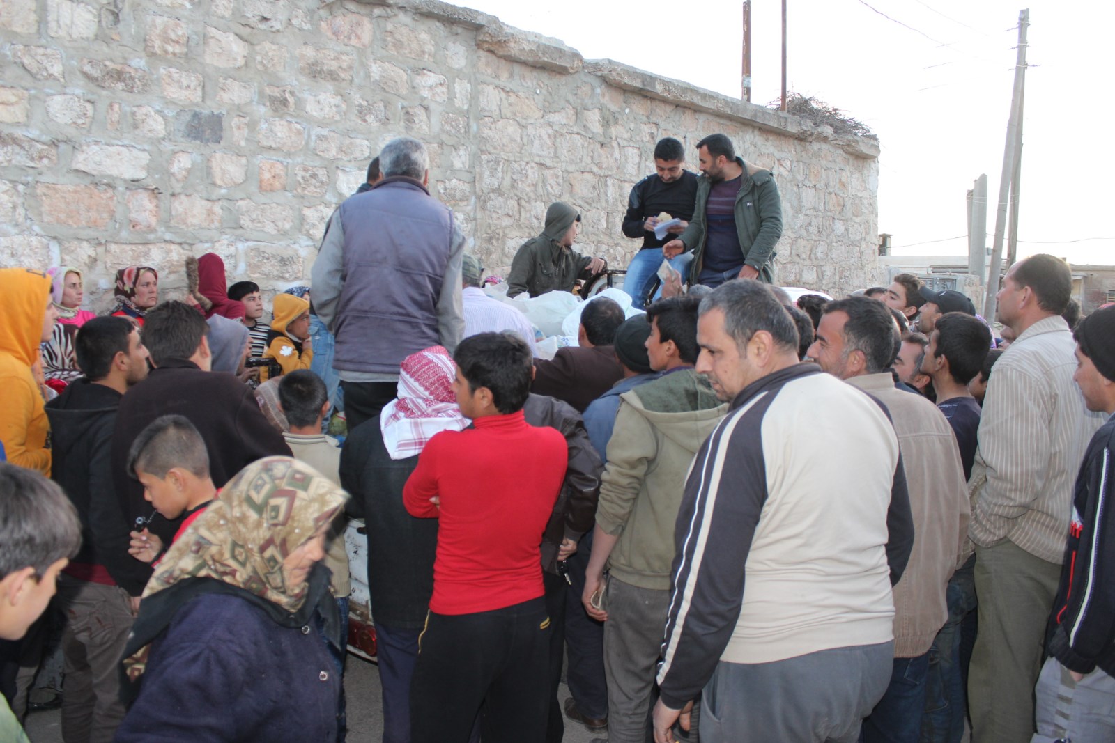 Al-Shahba Administration continues to provide aid to Afrin residents