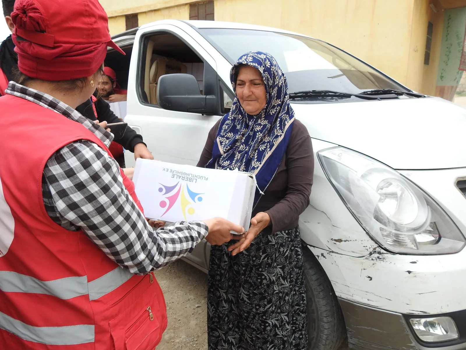 Kurdish Red Crescent in coordination with "LIBERALE" distribute aid to Yazidis