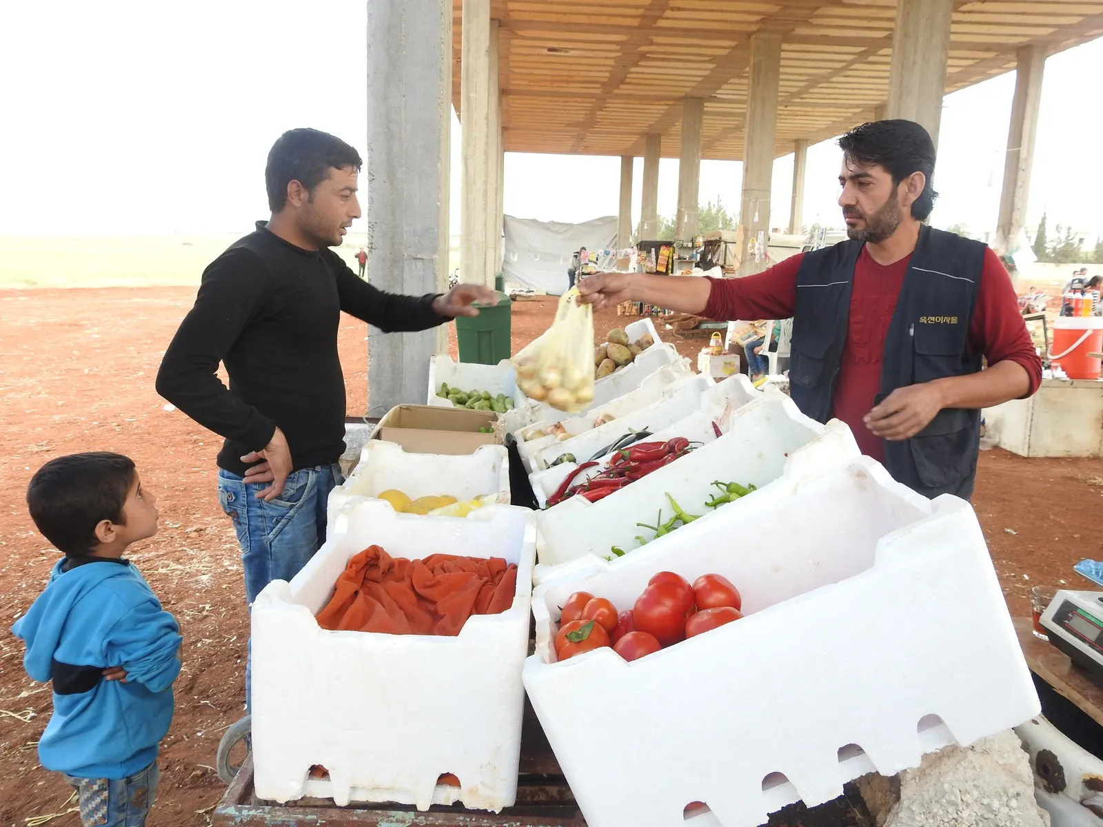 Popular market opened in al-Asr camp to provide people’s needs