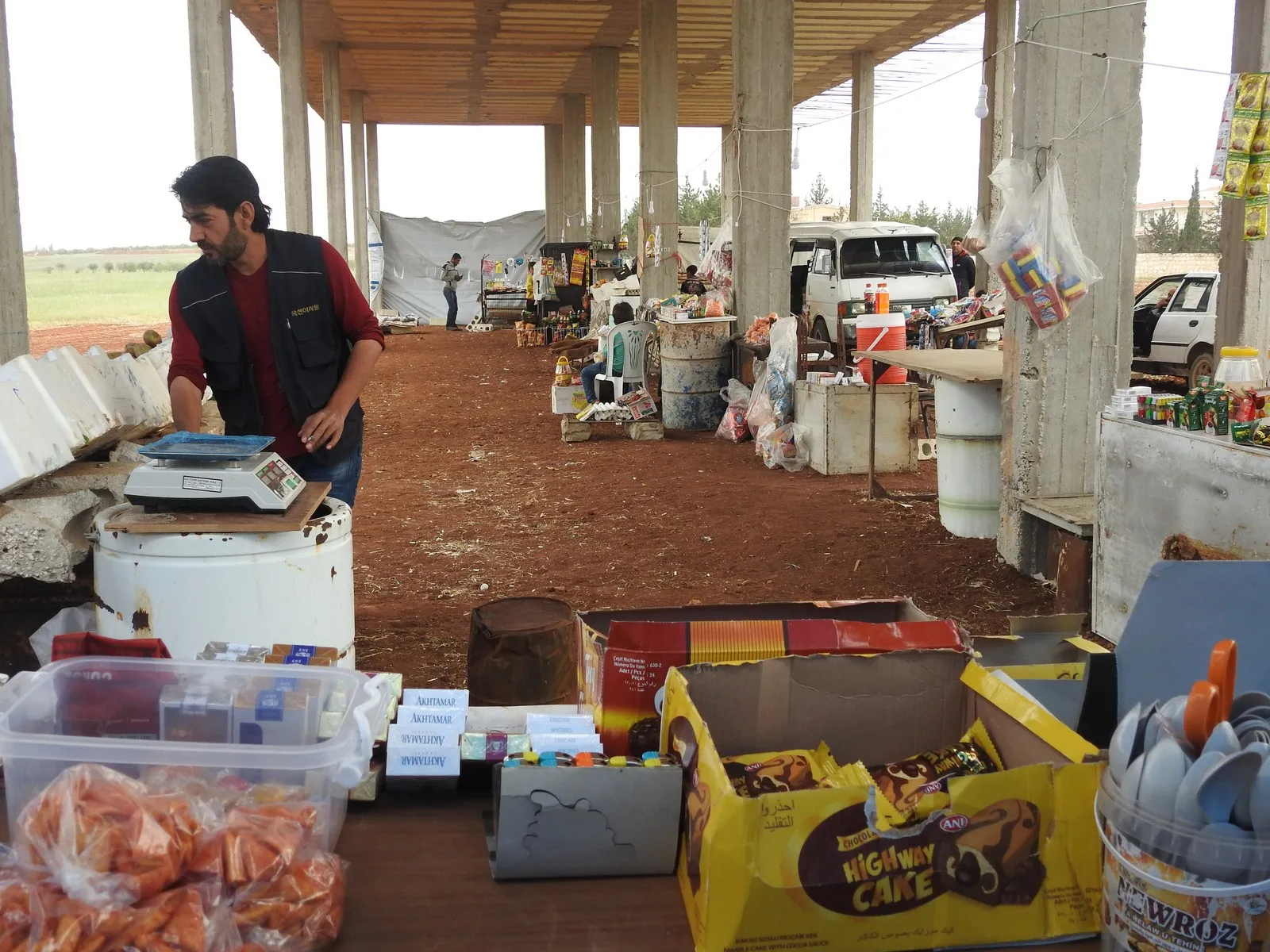 Popular market opened in al-Asr camp to provide people’s needs
