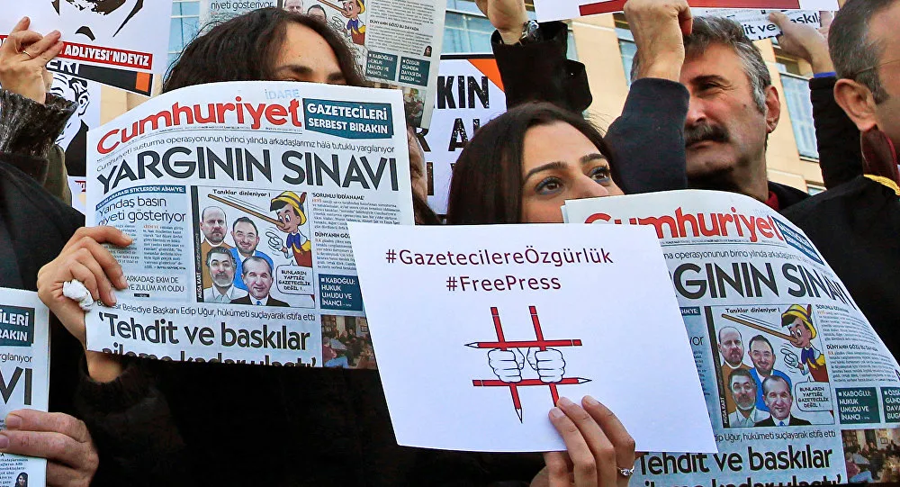 Turkish court imprisoned 13 workers in Cumhuriyet newspaper