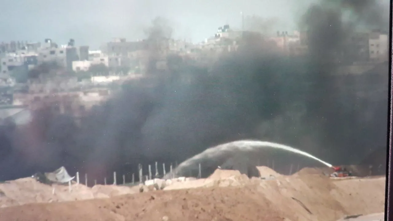 10 Palestinians wounded , clashes continue