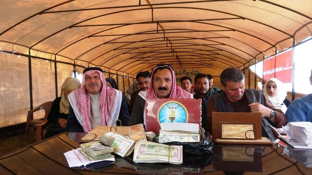 Deir ez-Zor residents prepare to send 1st aid's batch to Afrin
