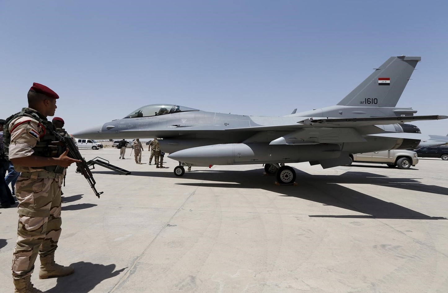 Iraqi warplanes stroke IS' sites in Syria