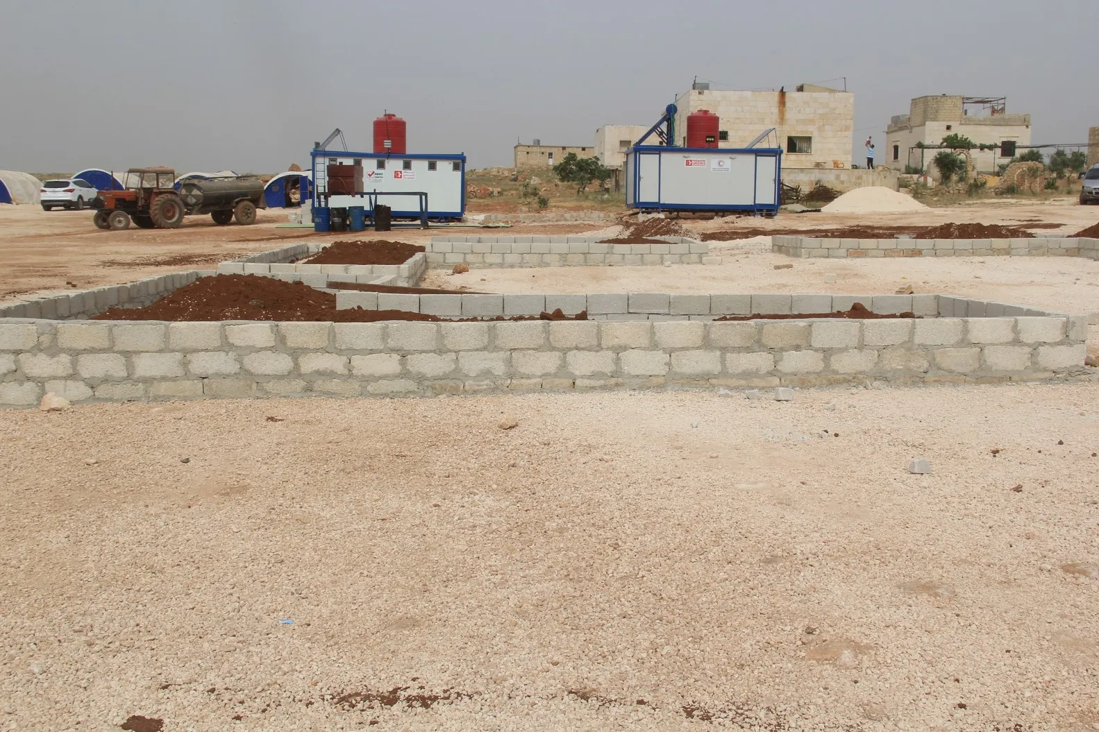 Two projects in Berxwedan camp under construction