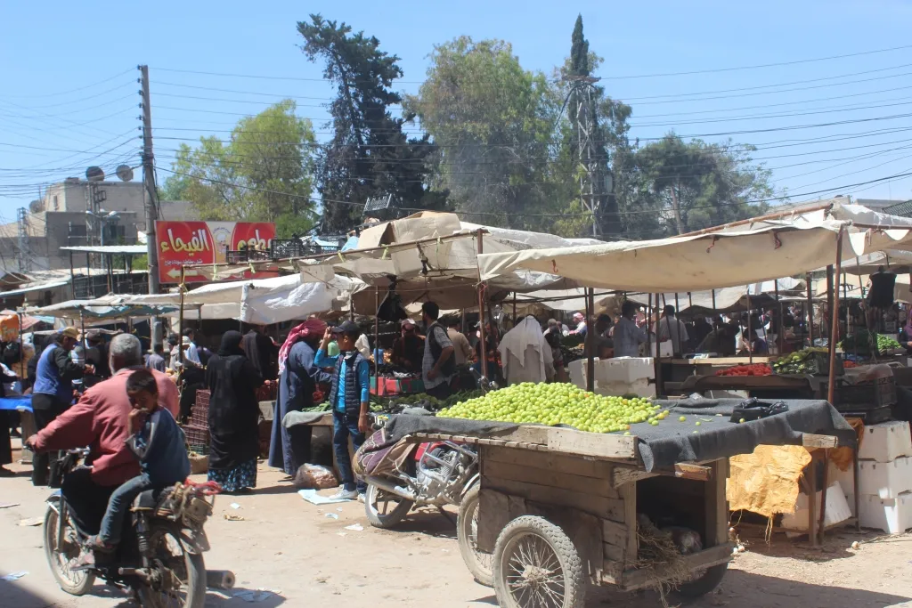 Manbij's markets are busy as Ramadan came