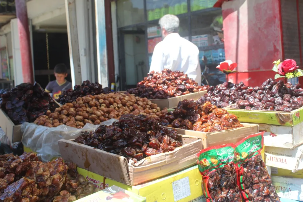 Manbij's markets are busy as Ramadan came