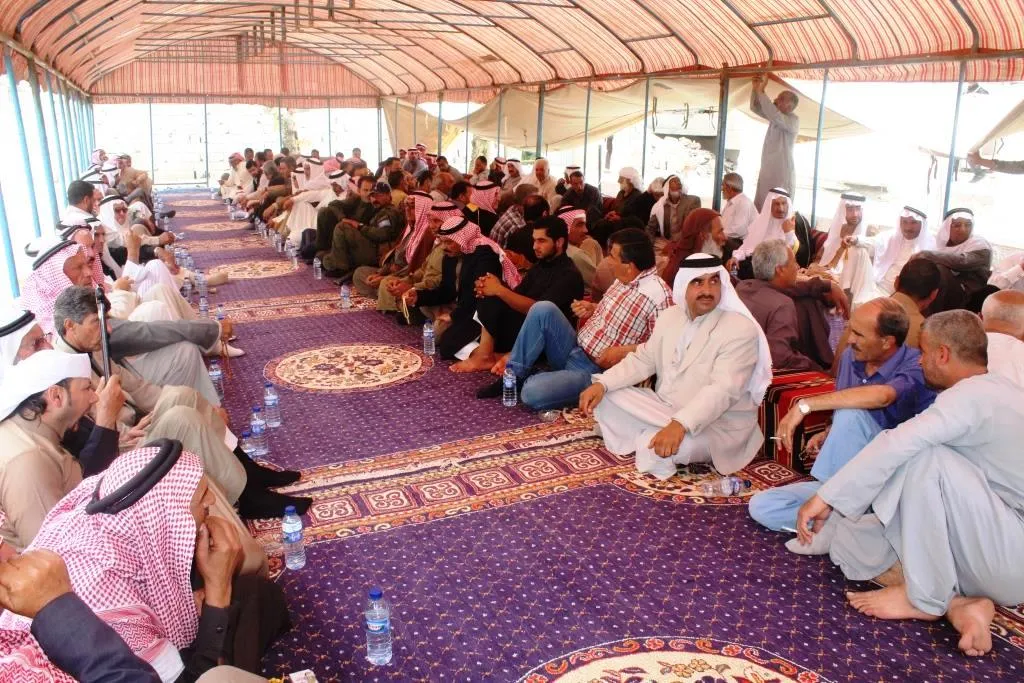 Clans 'sheikhs in al-Raqqa asserted their support for SDF against IS