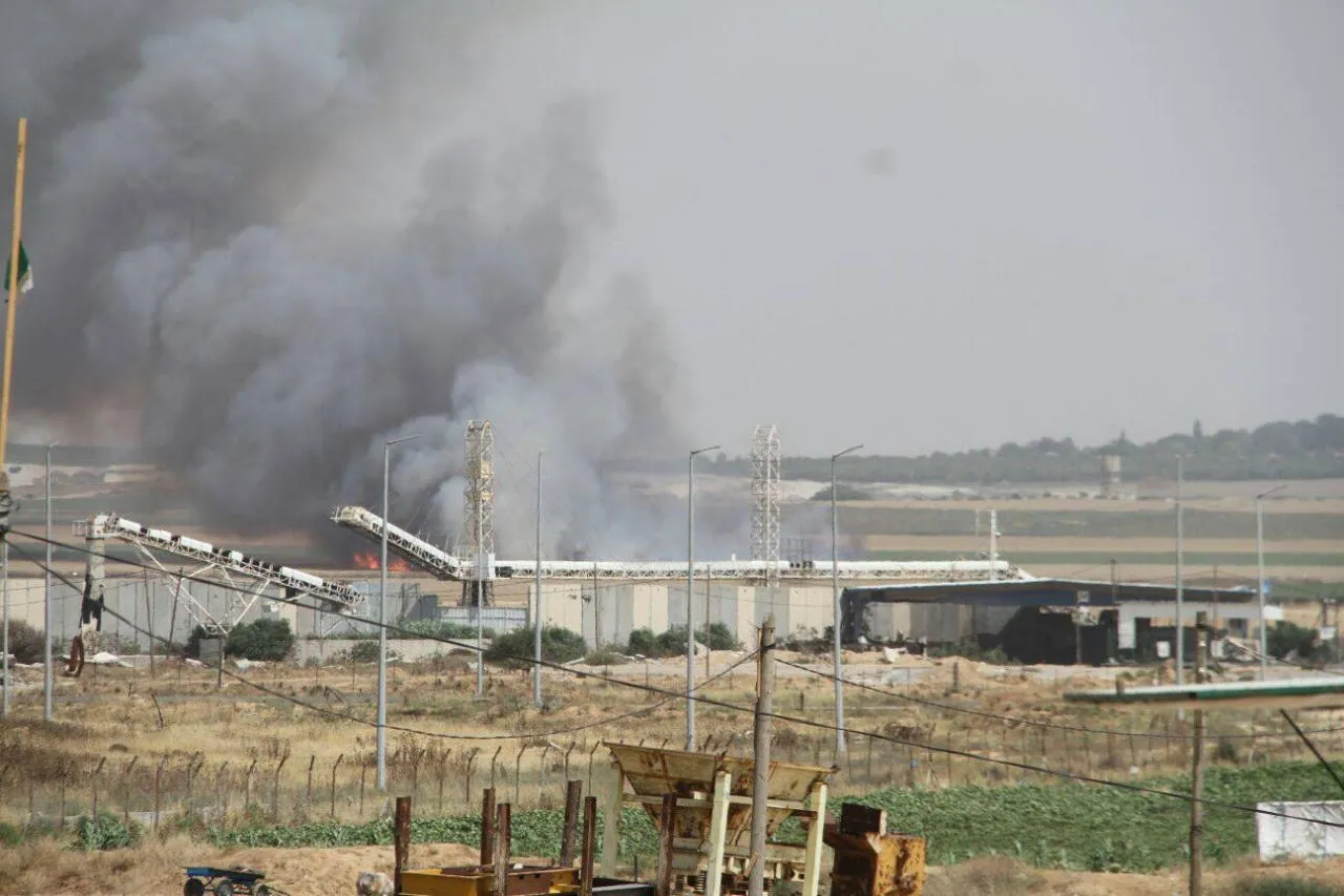 4 Palestinian youths injured, fires set on large areas of land