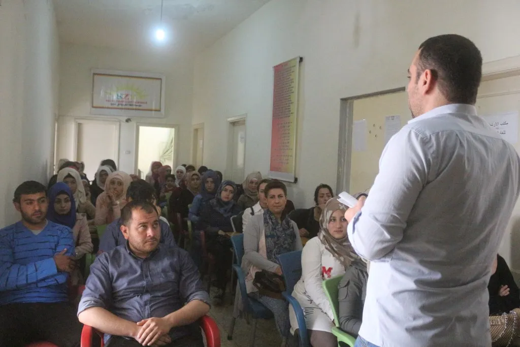 Kurdish language's  teachers in Manbij got advices, instructions