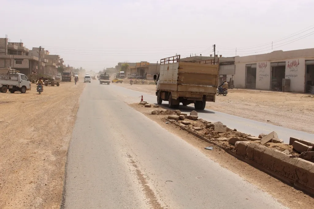 Qamishlo 's municipality begins to pave and maintains city 's roads