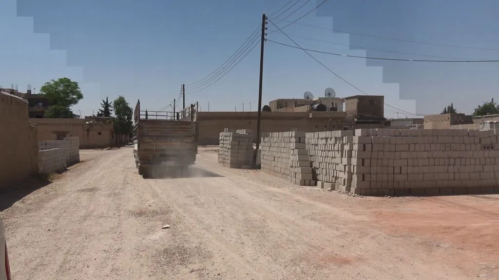 Qamishlo 's municipality begins to pave and maintains city 's roads