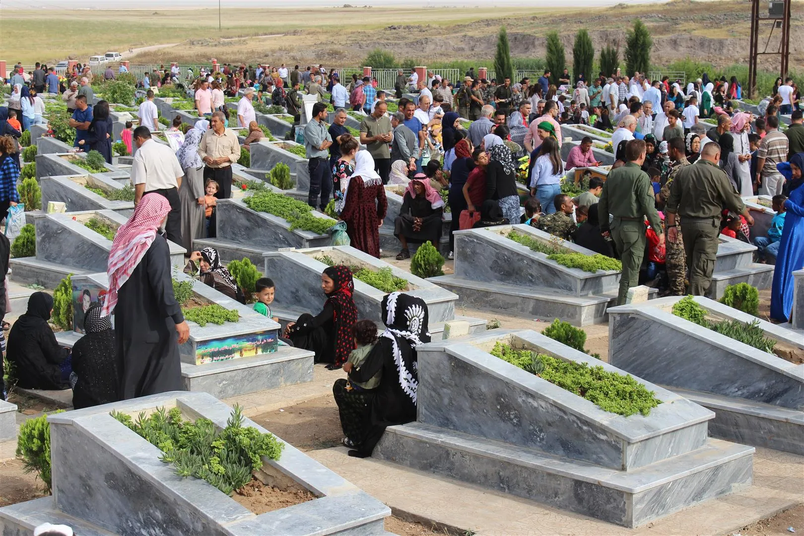 Qamishlo people visit martyrs' shrines in Eid al-Fitr