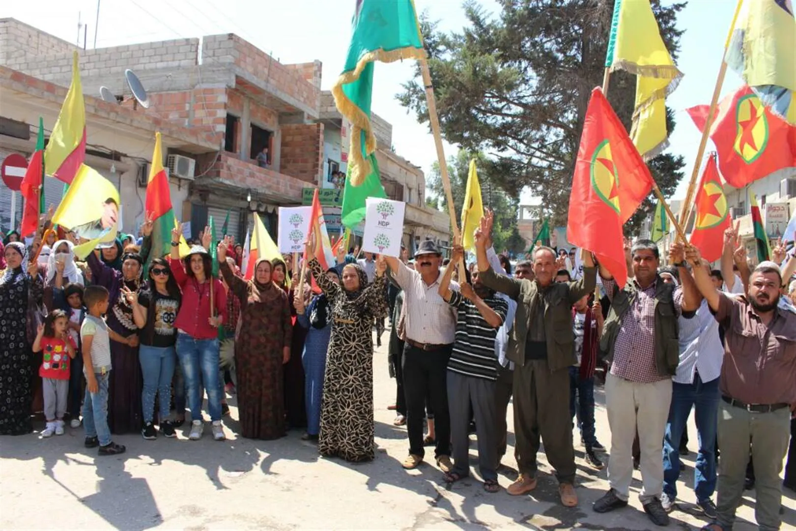 Ad-Darbasiya people demonstrate to stop Turkish violations