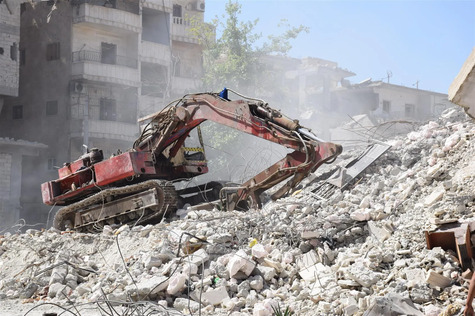 Reconstruction committee about completion to clean al-Raqqa