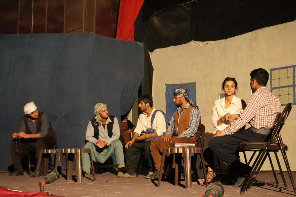 Theater's members of Maxmour look forward to receive training at Rojava