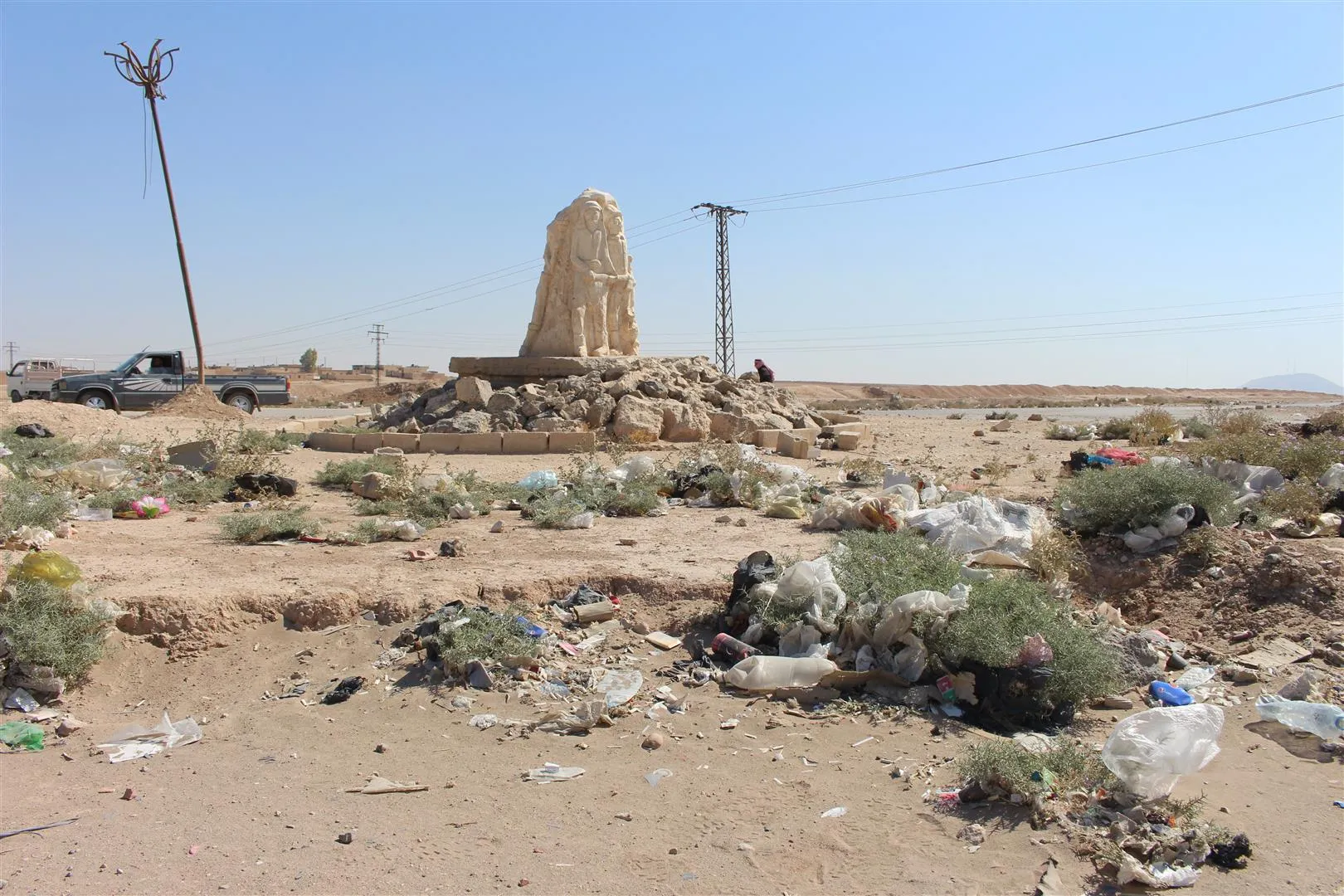 Al-Hasakah people demand rehabilitation al-Khashman roundabout