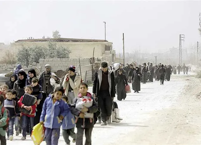 Hundreds of civilians flee Idlib for fear of an imminent military operation