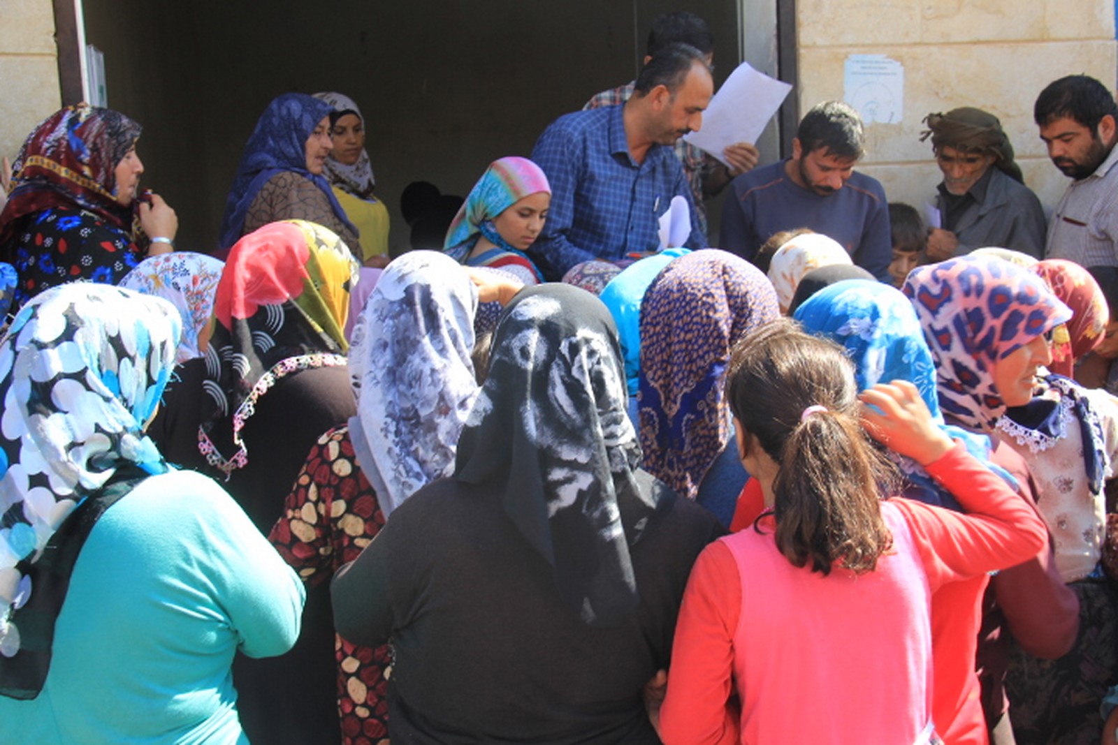 ​​Şêrawa communes distributed relief to people of Afrin